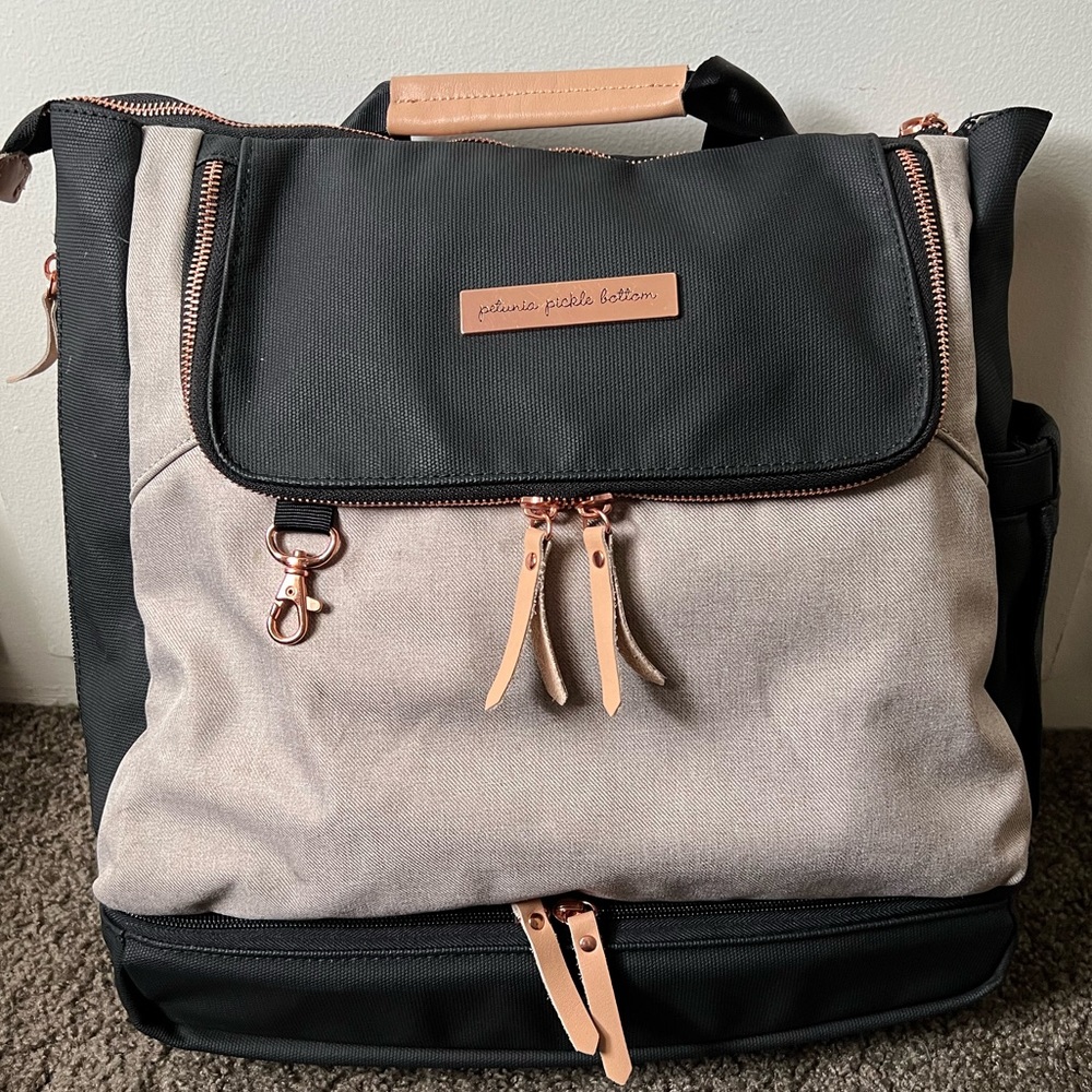 PETUNIA PICKLE BOTTOM Pivot Backpack in Black/Sand
